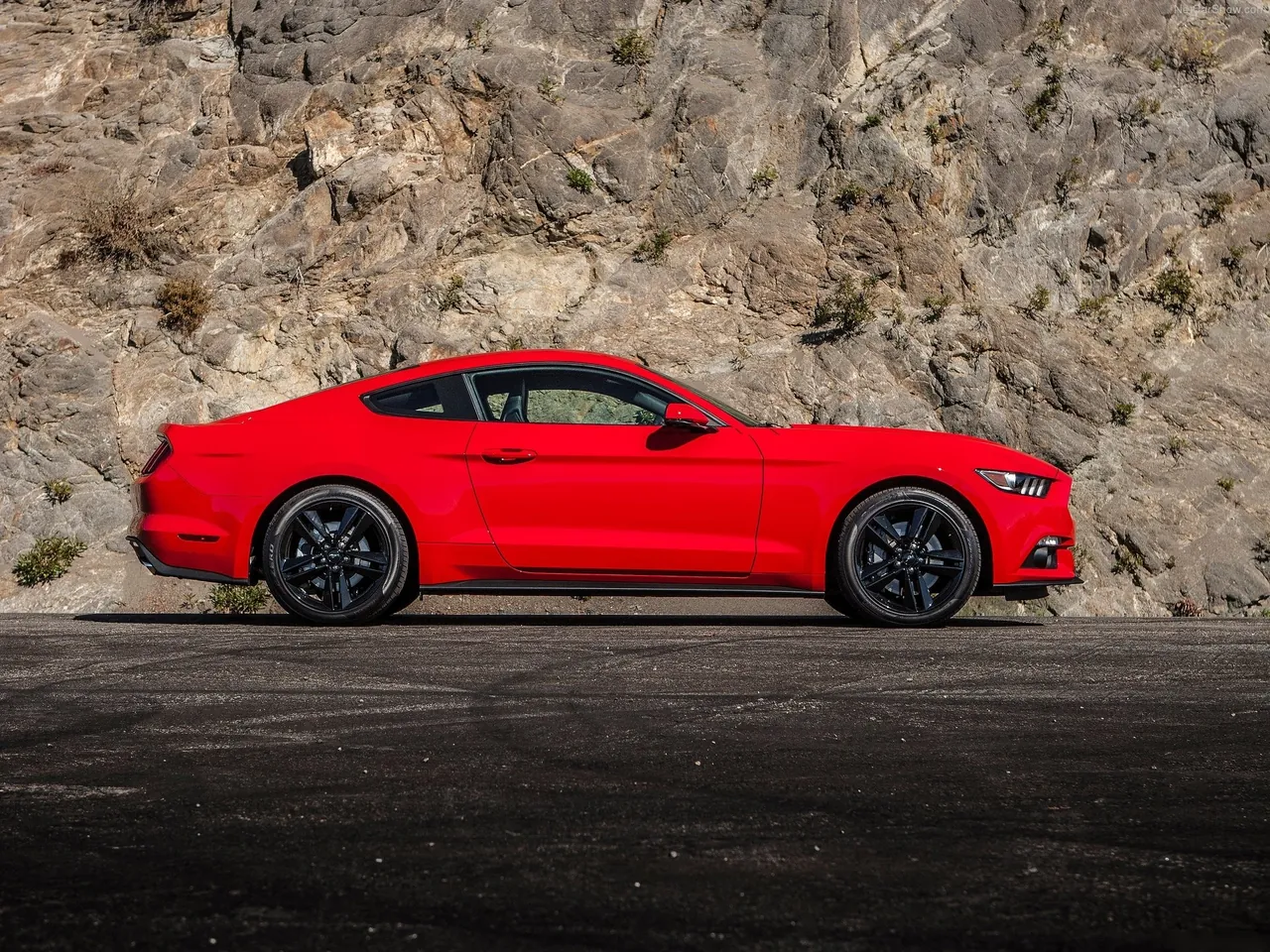 Ford Mustang EcoBoost (2015) – boční profil