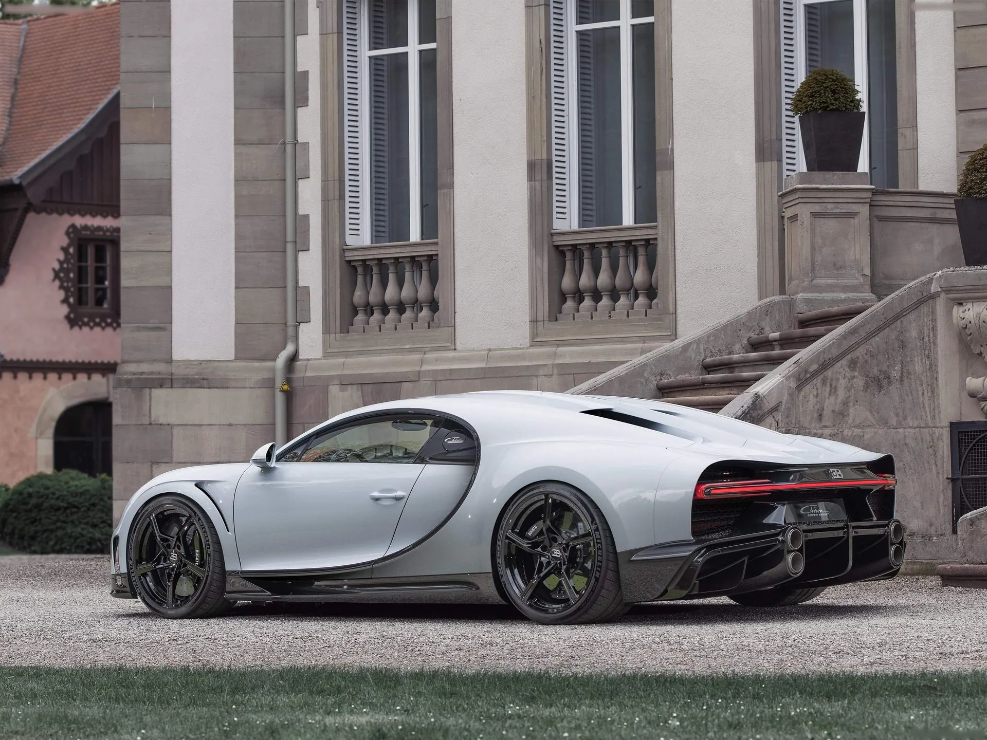 Bugatti Chiron Super Sport (2022) – zadní tříčtvrteční pohled