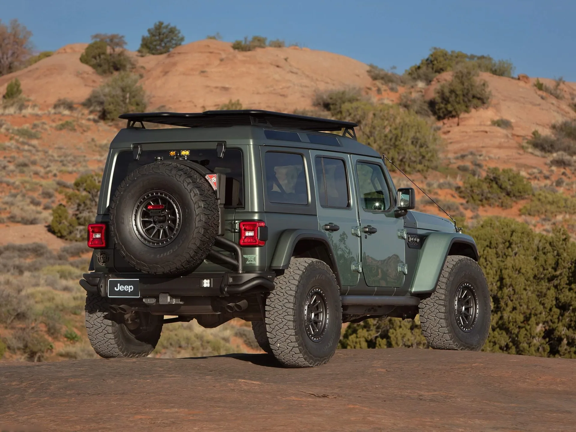 Jeep Wrangler Anvil 715 Concept (2026) – zadní tříčtvrteční pohled