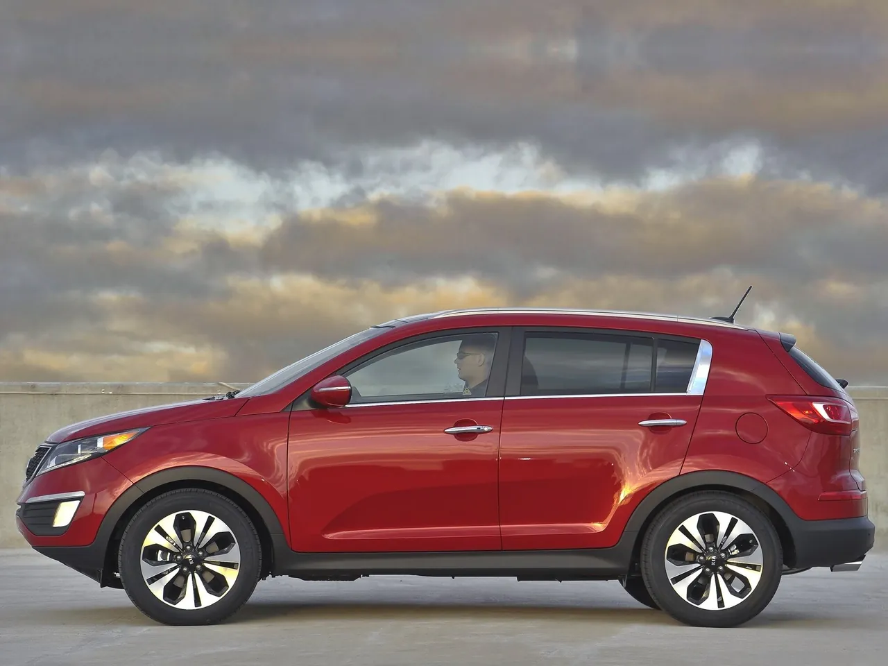 Kia Sportage SX (2011) – boční profil