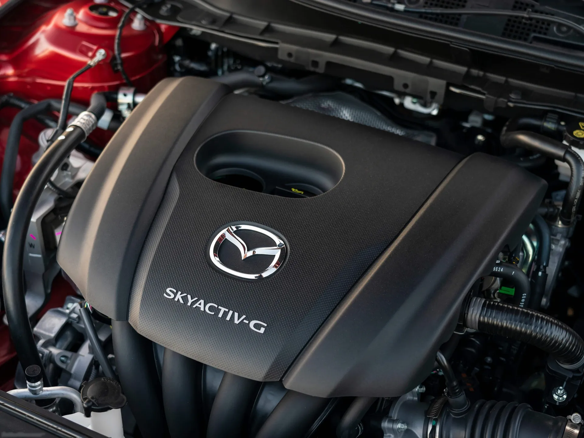 Mazda 2 (2020) – motorový prostor