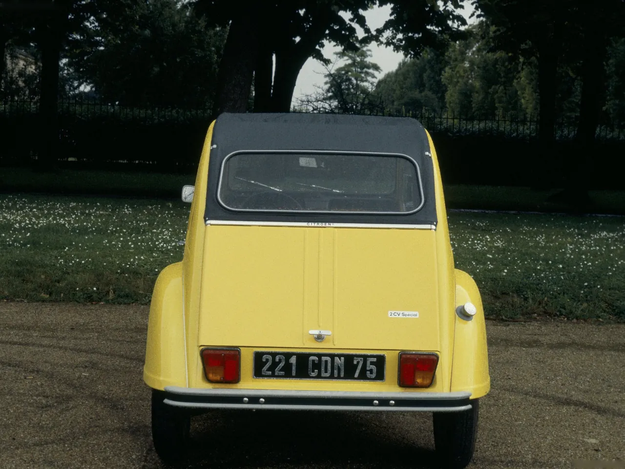 Citroen 2CV Spcial (1979) – zezadu