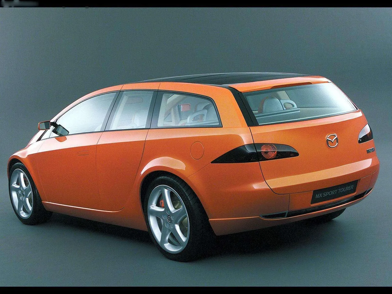 Mazda MX Sport Tourer Concept (2001) – zadní tříčtvrteční pohled