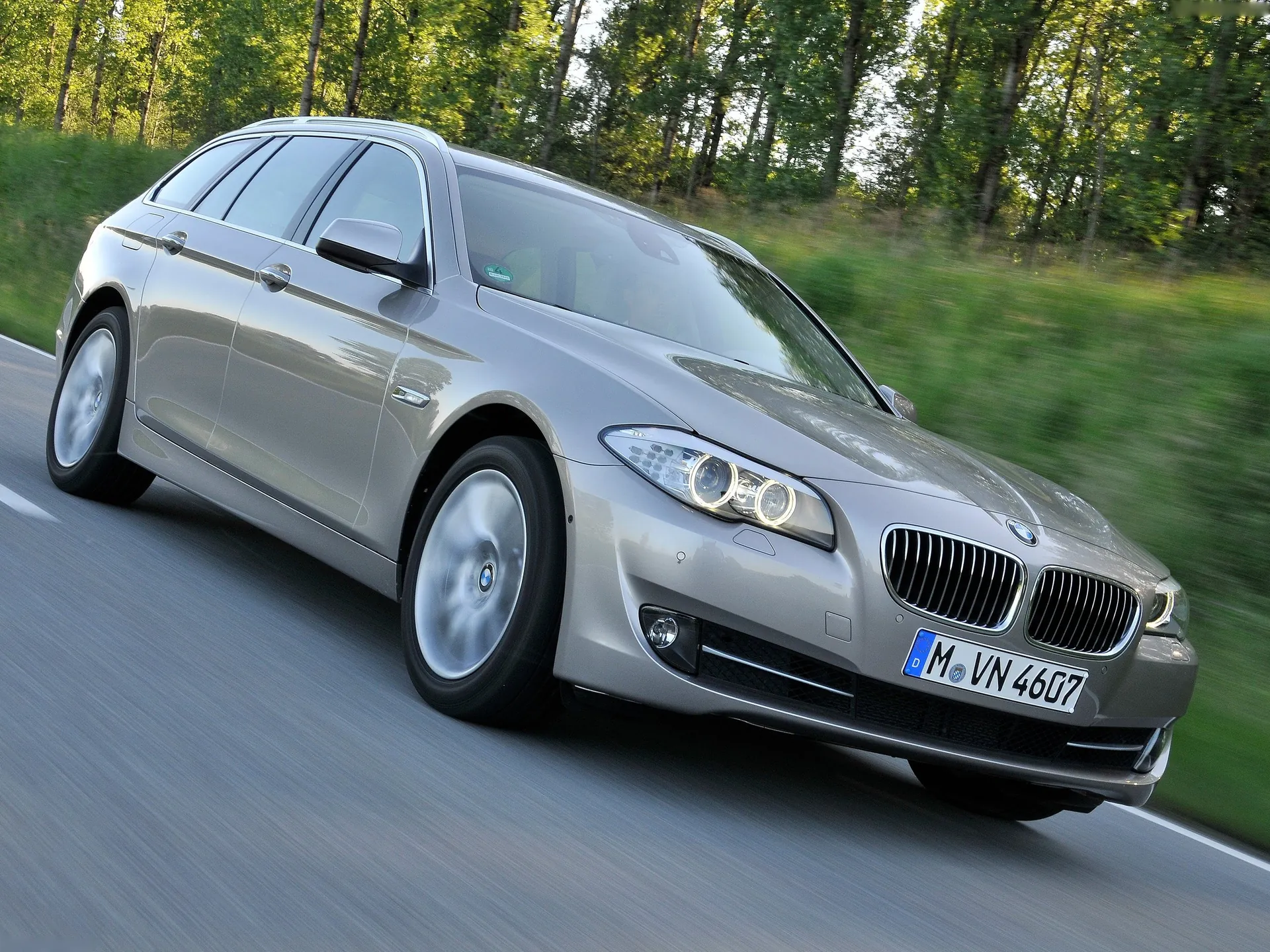 BMW 5-Series Touring (2011)