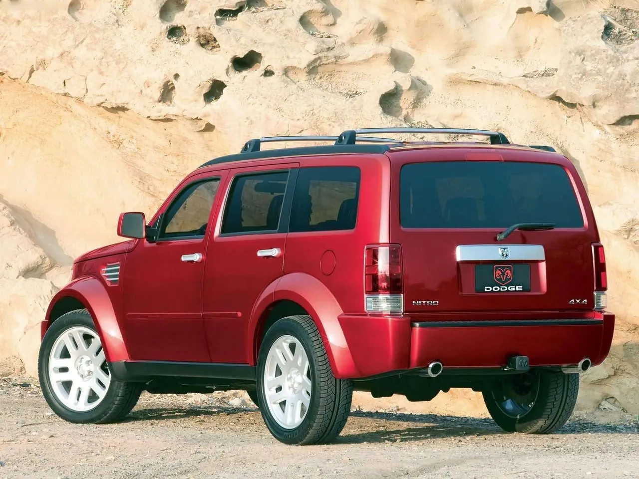 Dodge Nitro Concept (2005) – zadní tříčtvrteční pohled