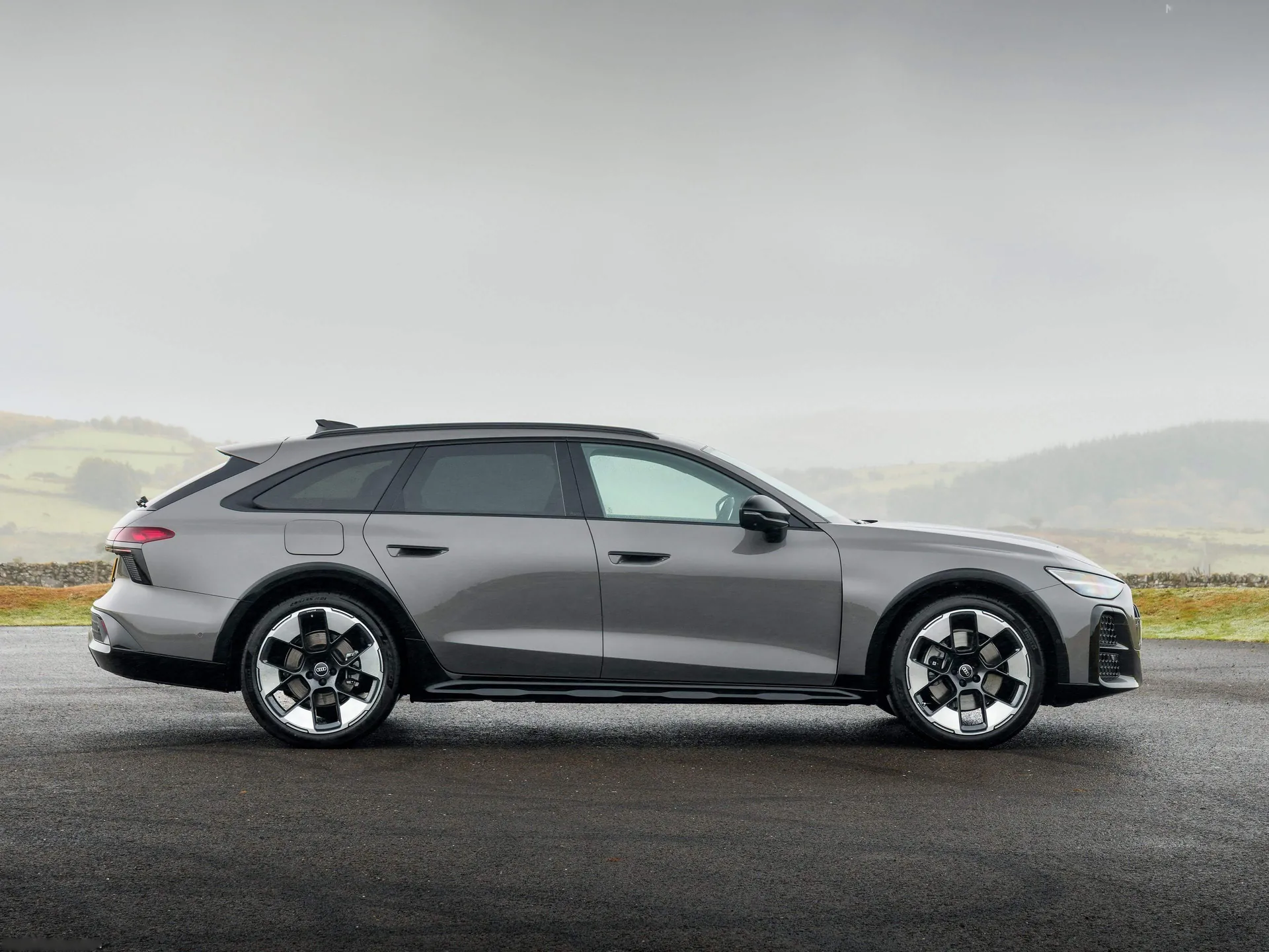 Audi A6 allroad [UK] (2027) – boční profil