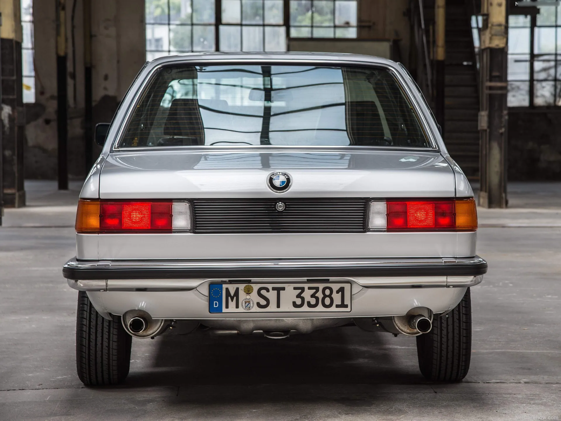 BMW 323i (1980) – zezadu