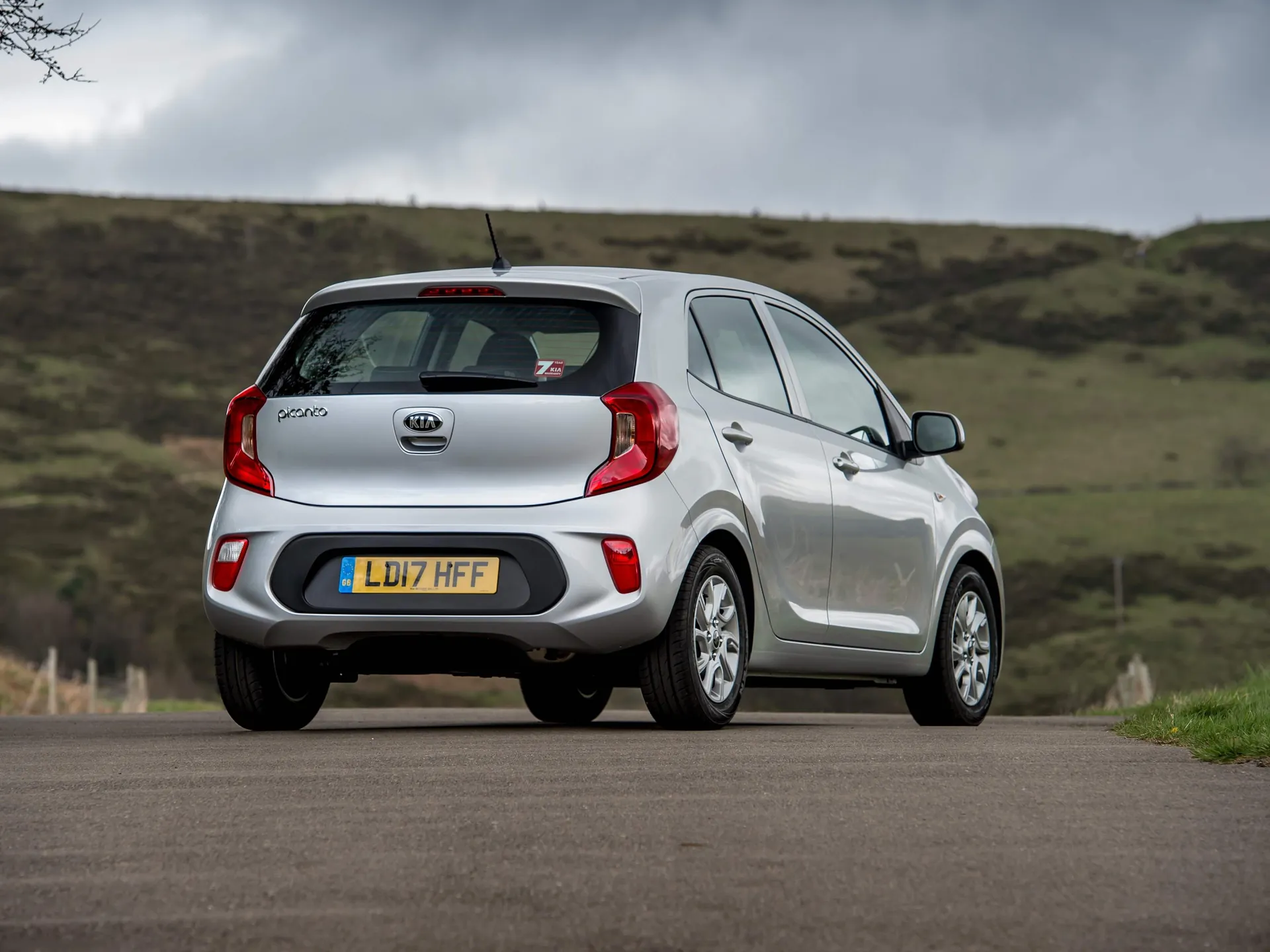Kia Picanto [UK] (2017) – zadní tříčtvrteční pohled
