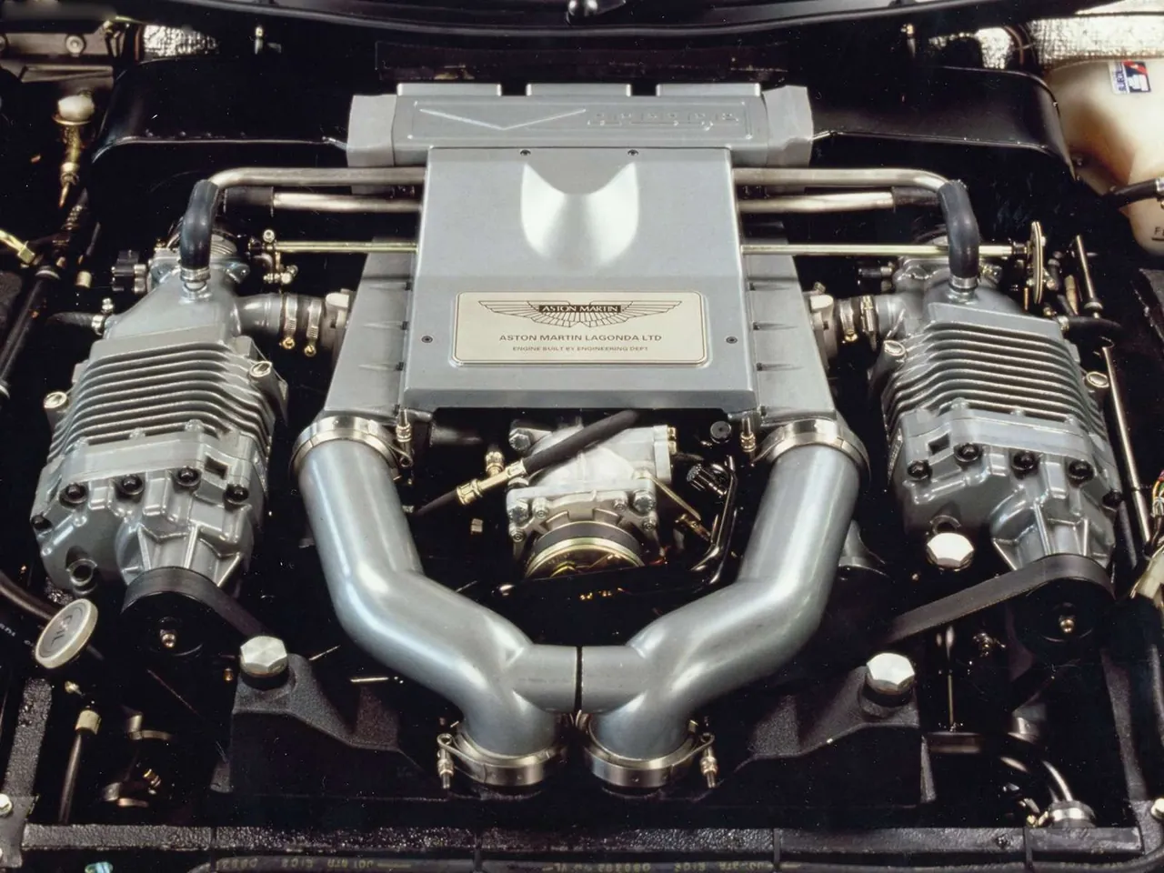 Aston Martin V8 Vantage (1992) - Engine Bay