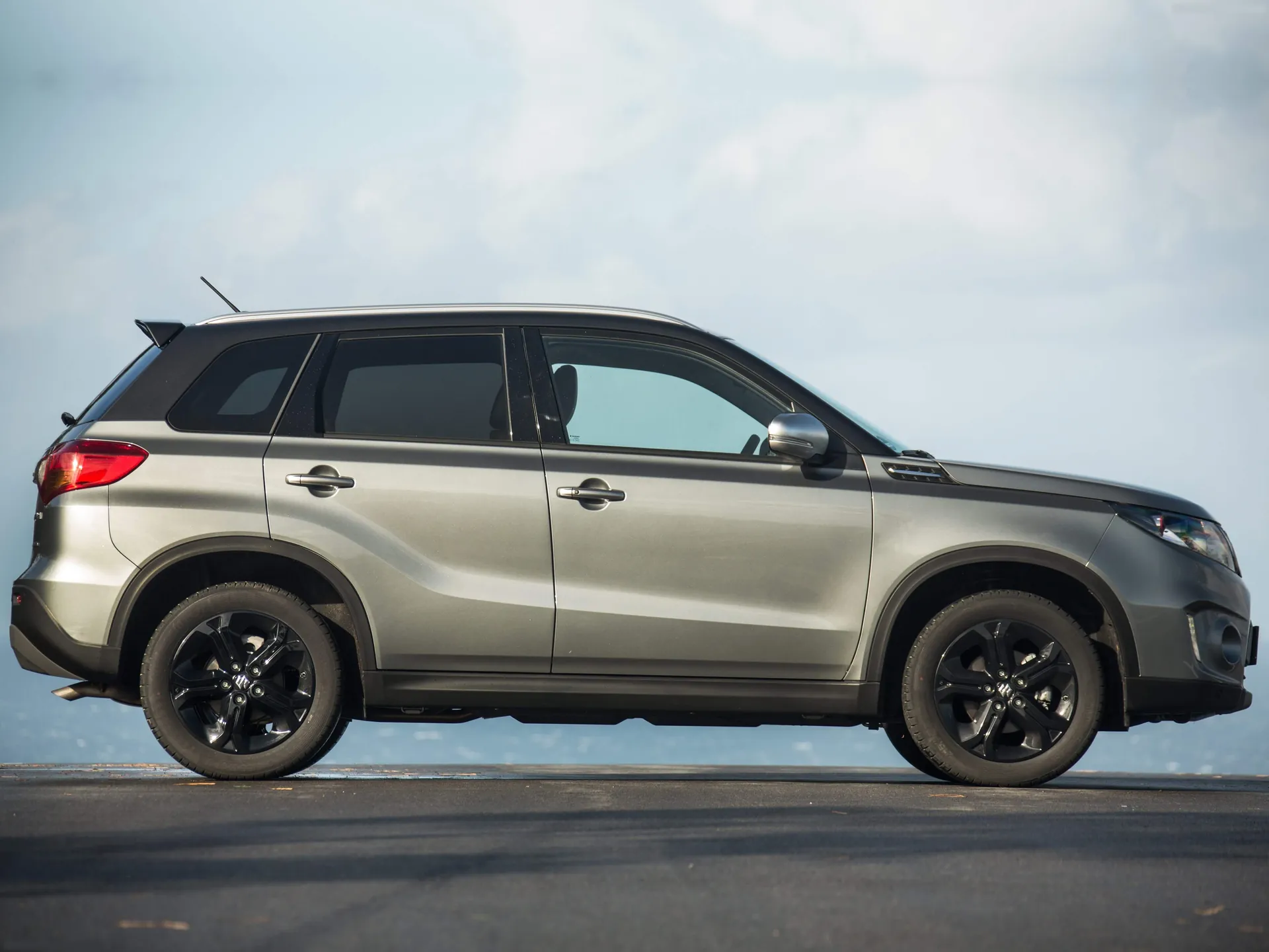 Suzuki Vitara S (2016) – boční profil