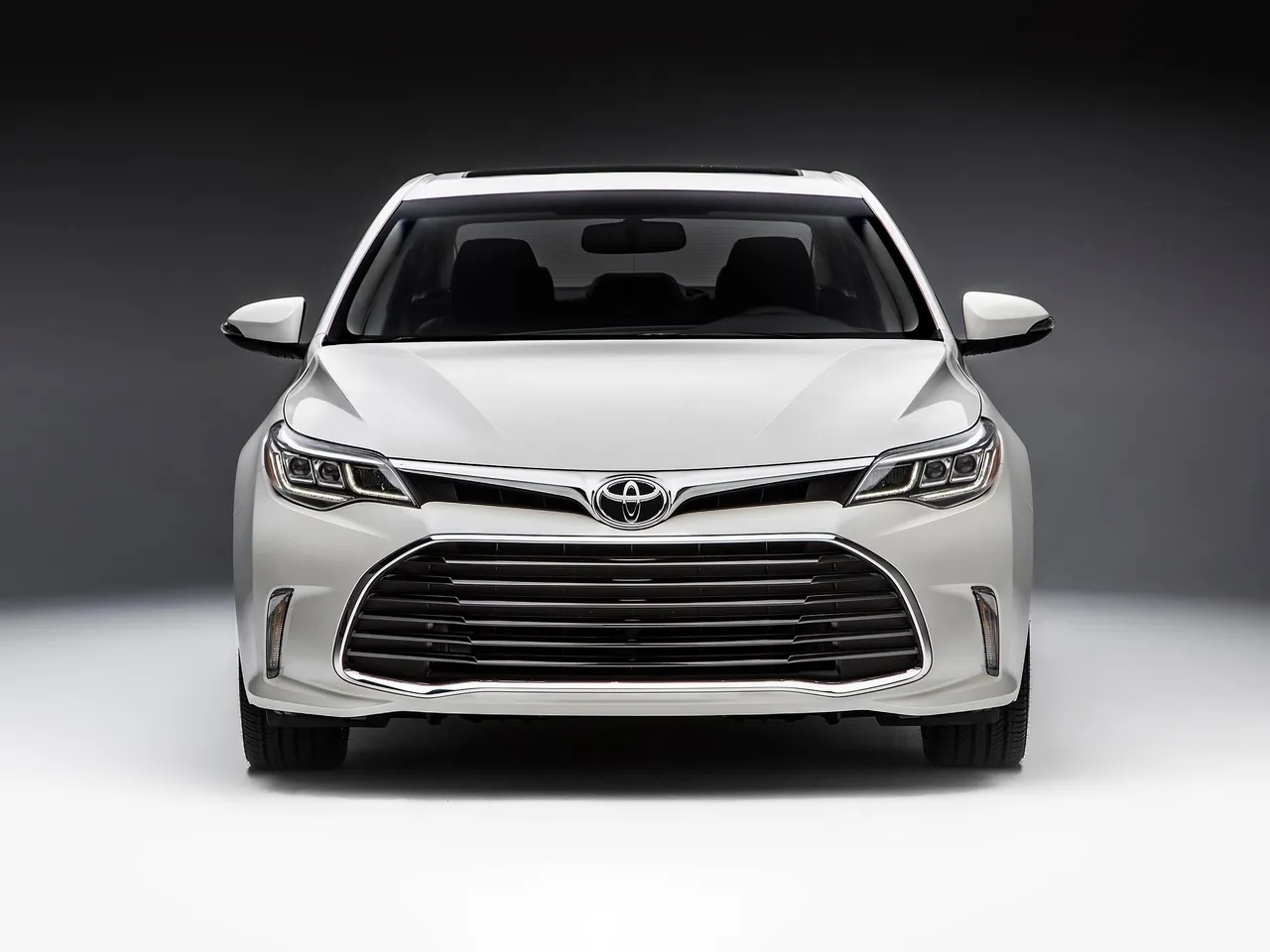 Toyota Avalon (2016) - Front