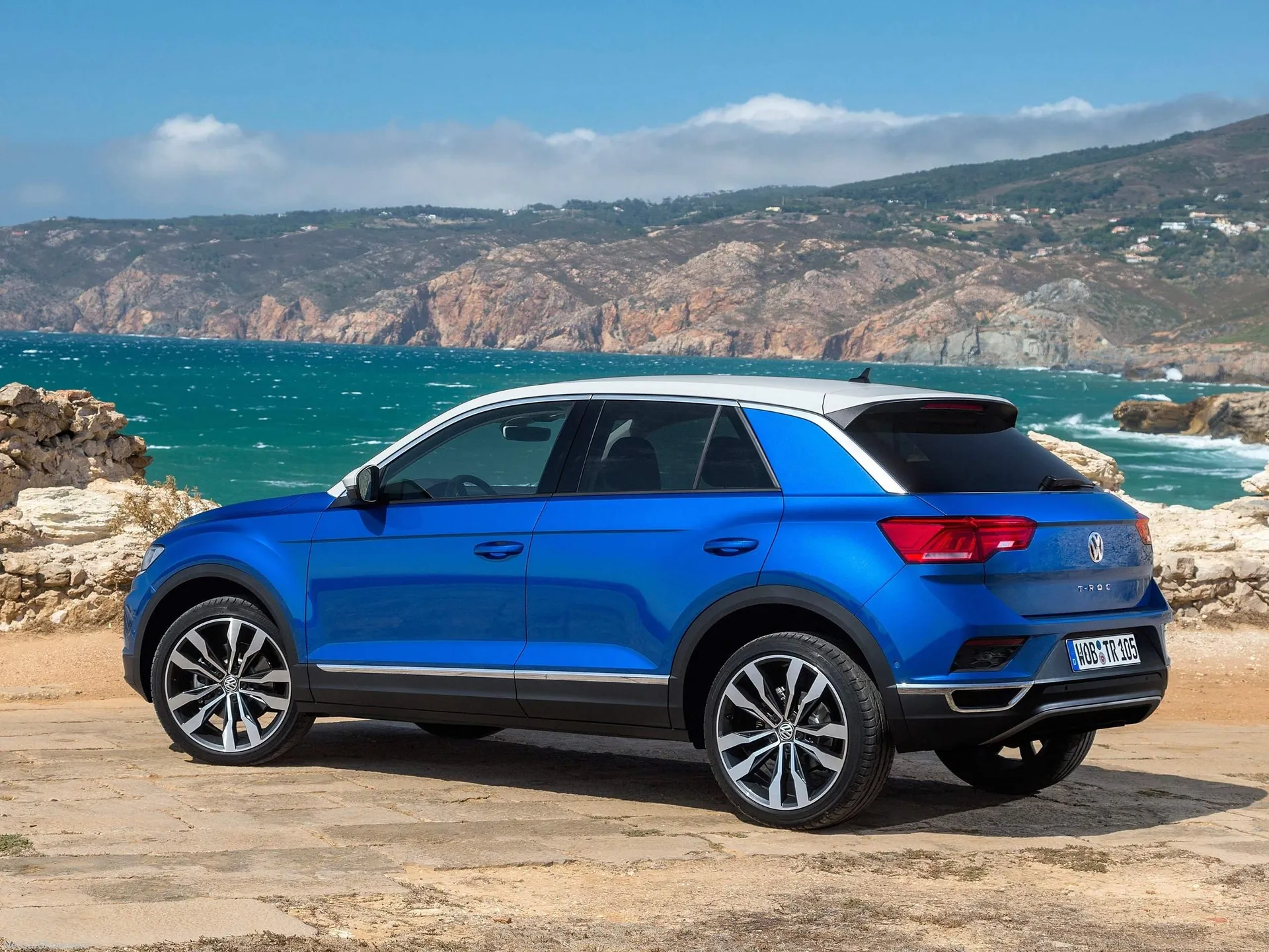 Volkswagen T-Roc (2018) – zadní tříčtvrteční pohled