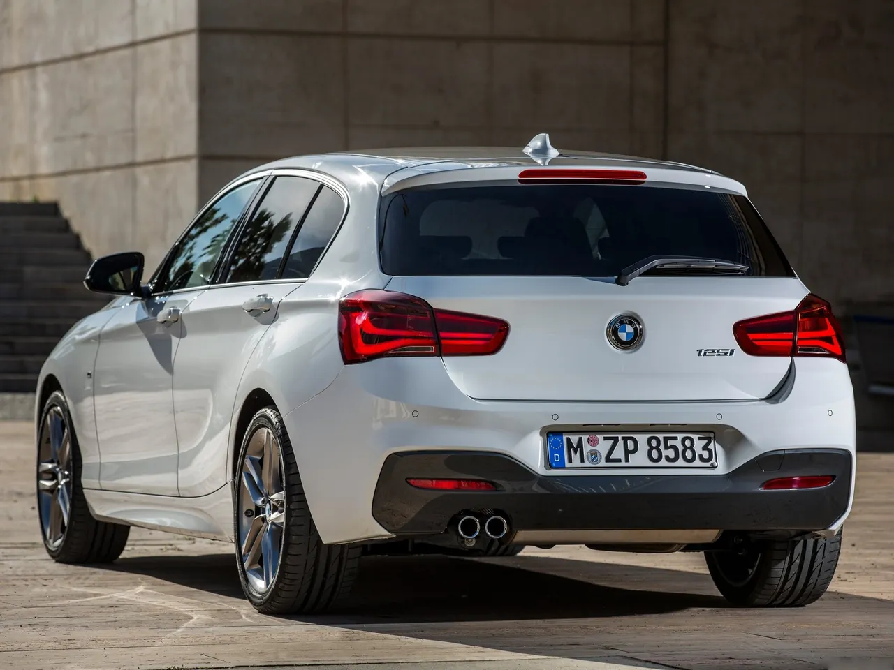 BMW 1-Series (2016) – zadní tříčtvrteční pohled