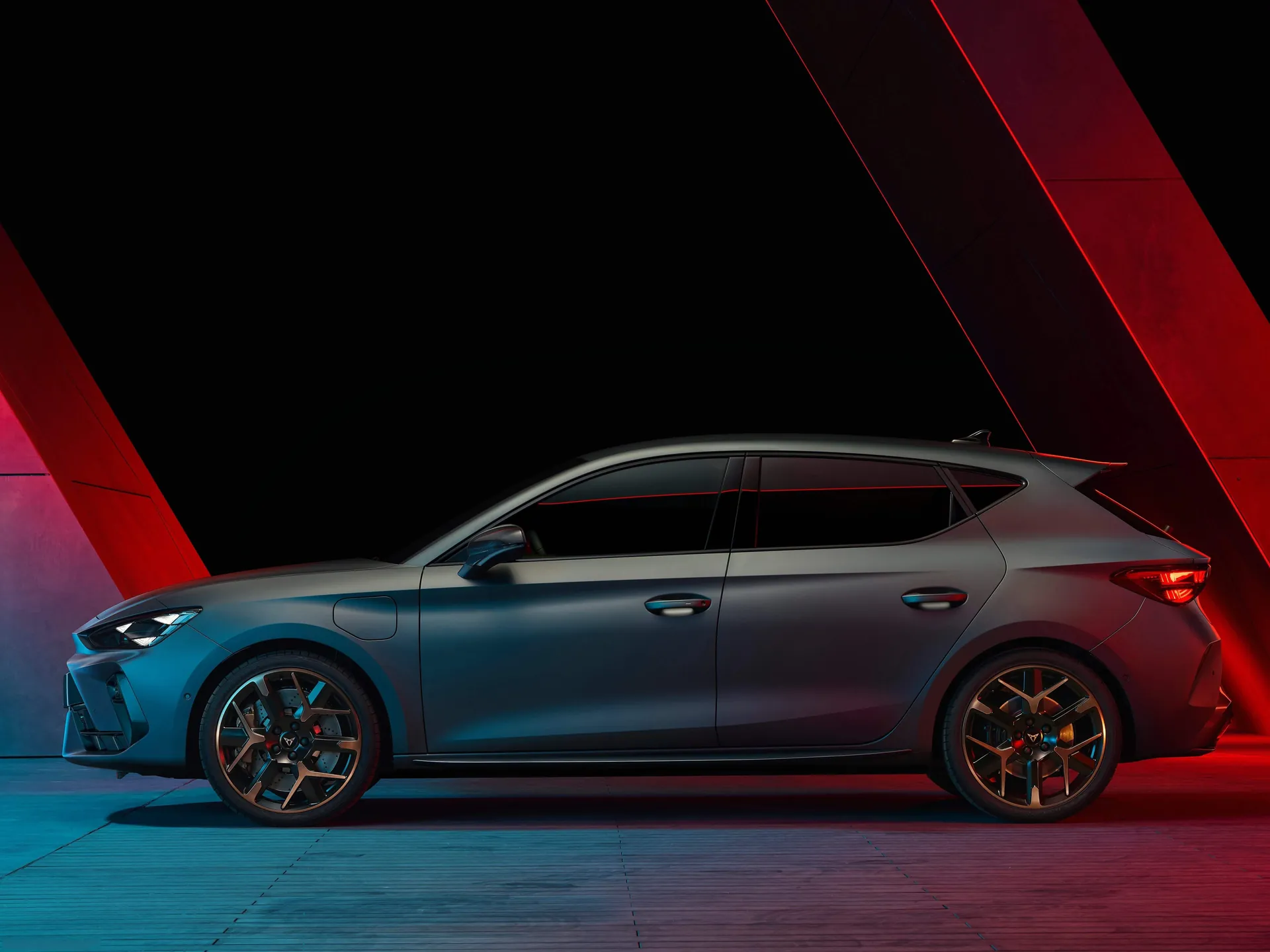 Cupra Leon (2025) – boční profil