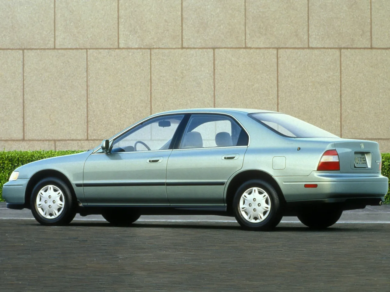 Honda Accord Sedan (1994) – zadní pohled