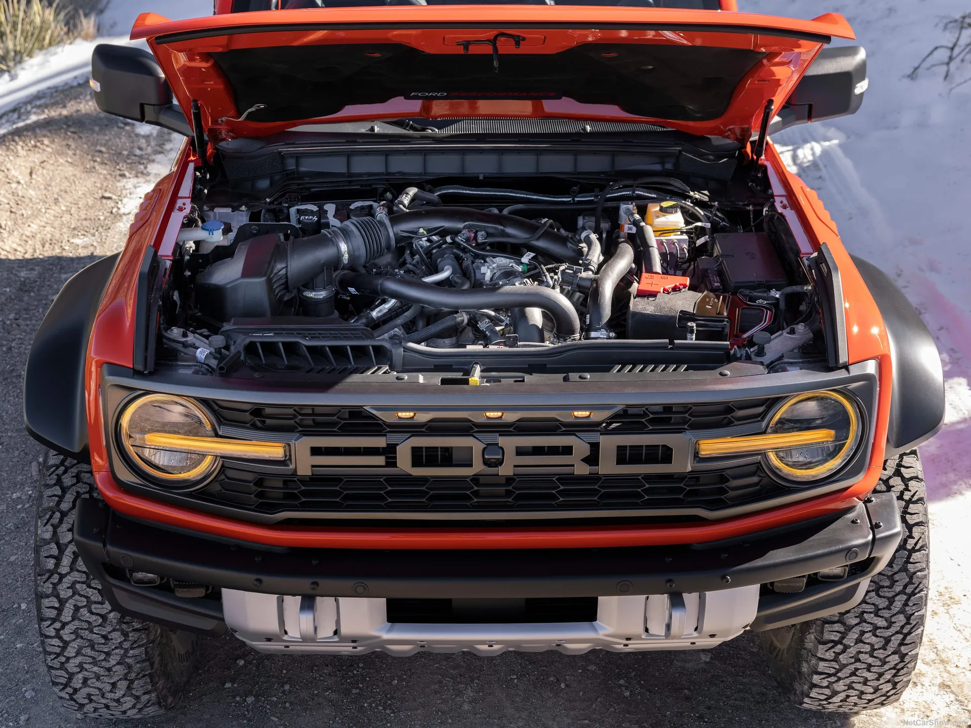 Ford Bronco Raptor (2022) – motorový prostor