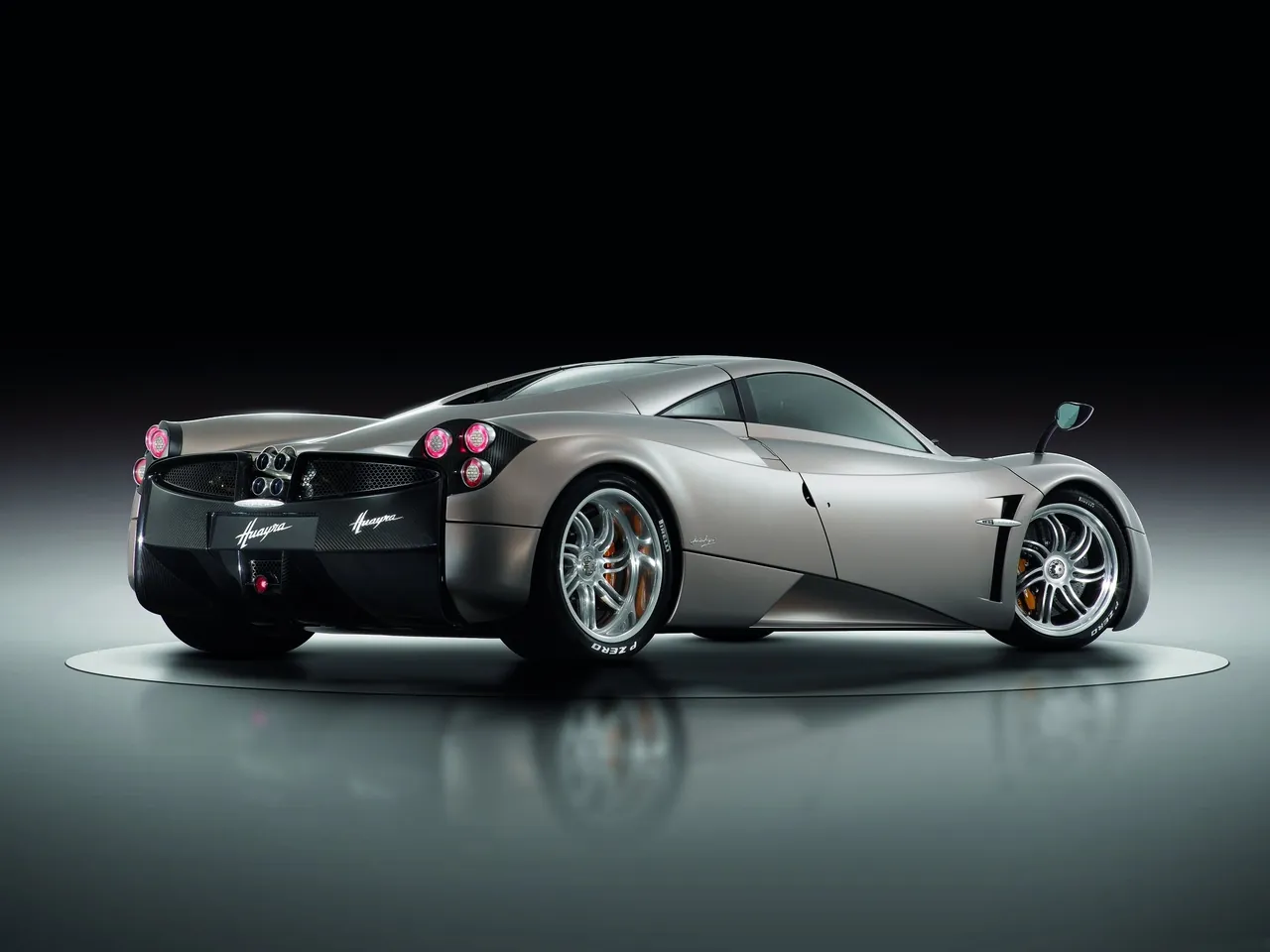 Pagani Huayra (2012) – zadní tříčtvrteční pohled