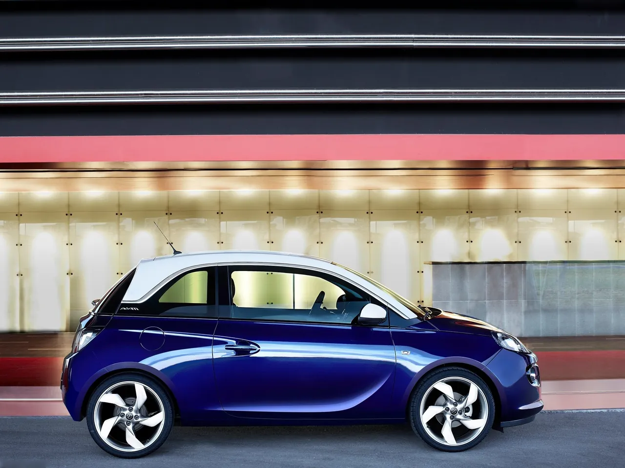 Opel Adam (2013) – boční profil