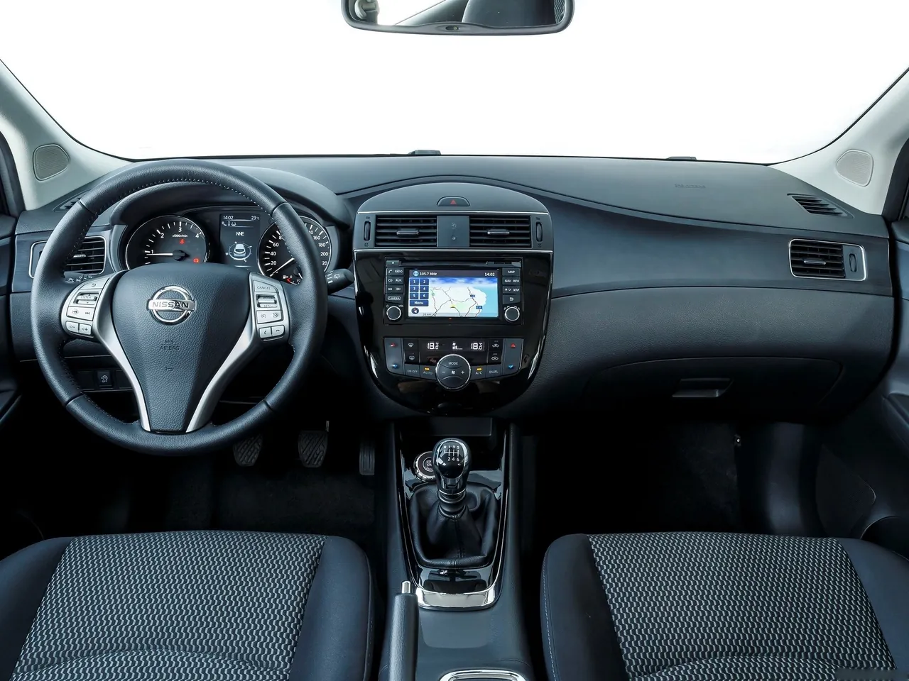 Nissan Pulsar (2015) – interiér