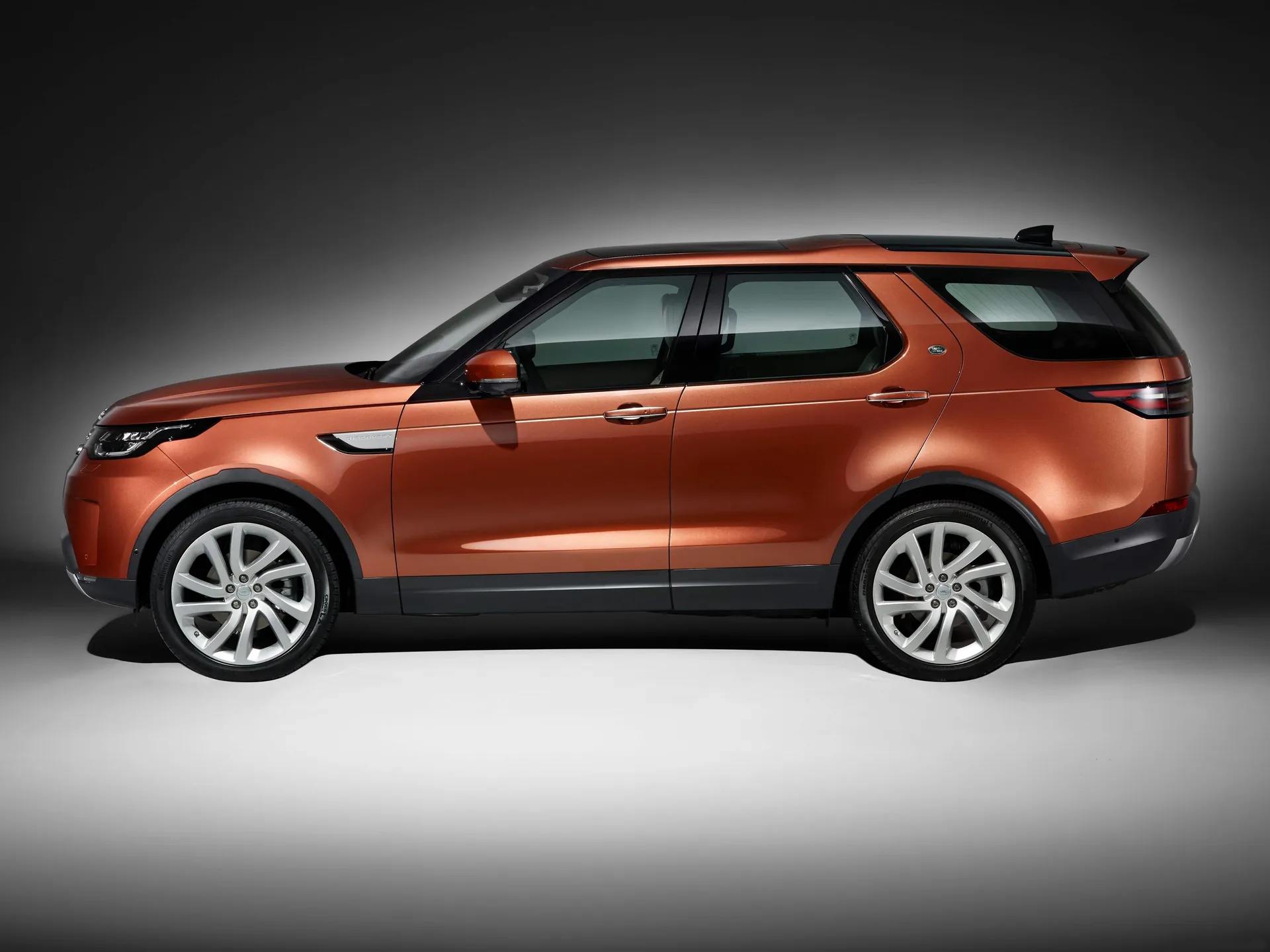 Land Rover Discovery (2017) - Side Profile