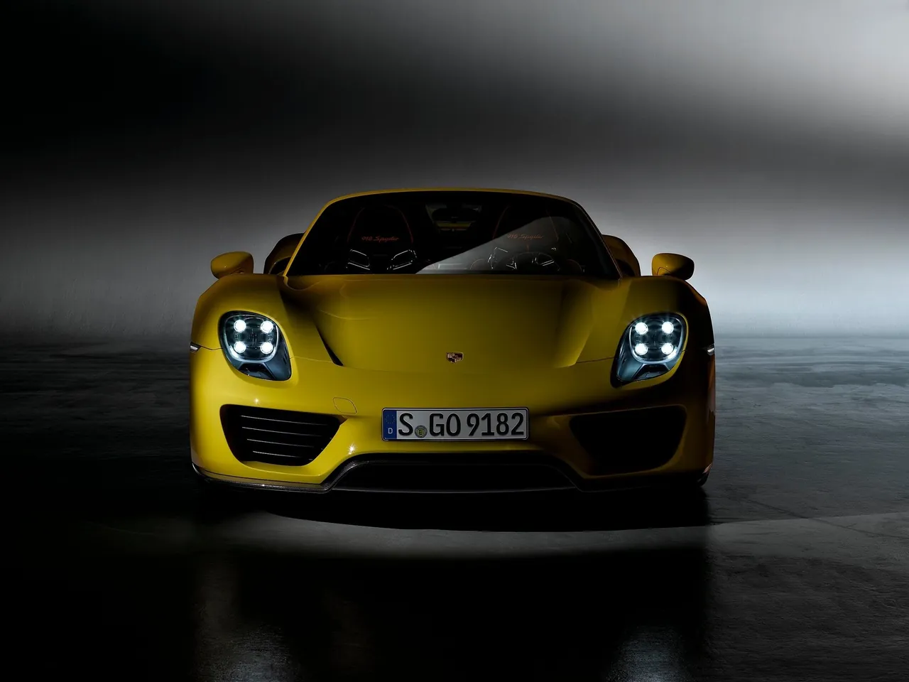 Porsche 918 Spyder (2015) – zepředu