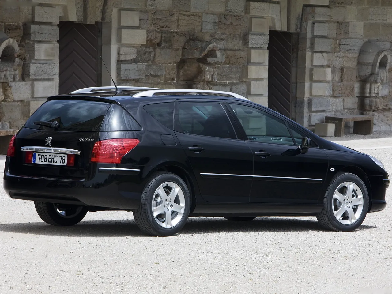 Peugeot 407 SW (2009) – zadní tříčtvrteční pohled