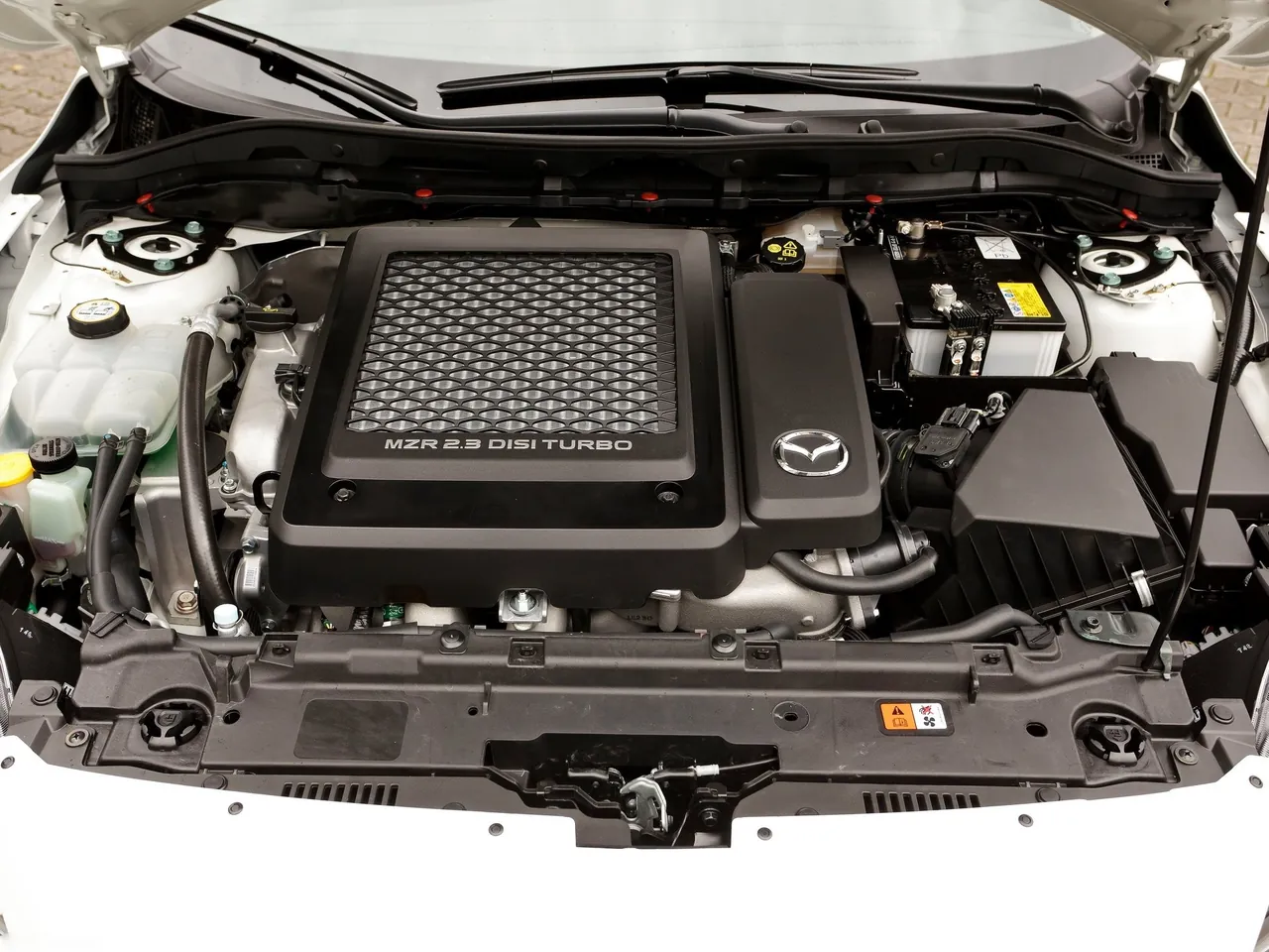 Mazda 3 MPS (2012) – motorový prostor