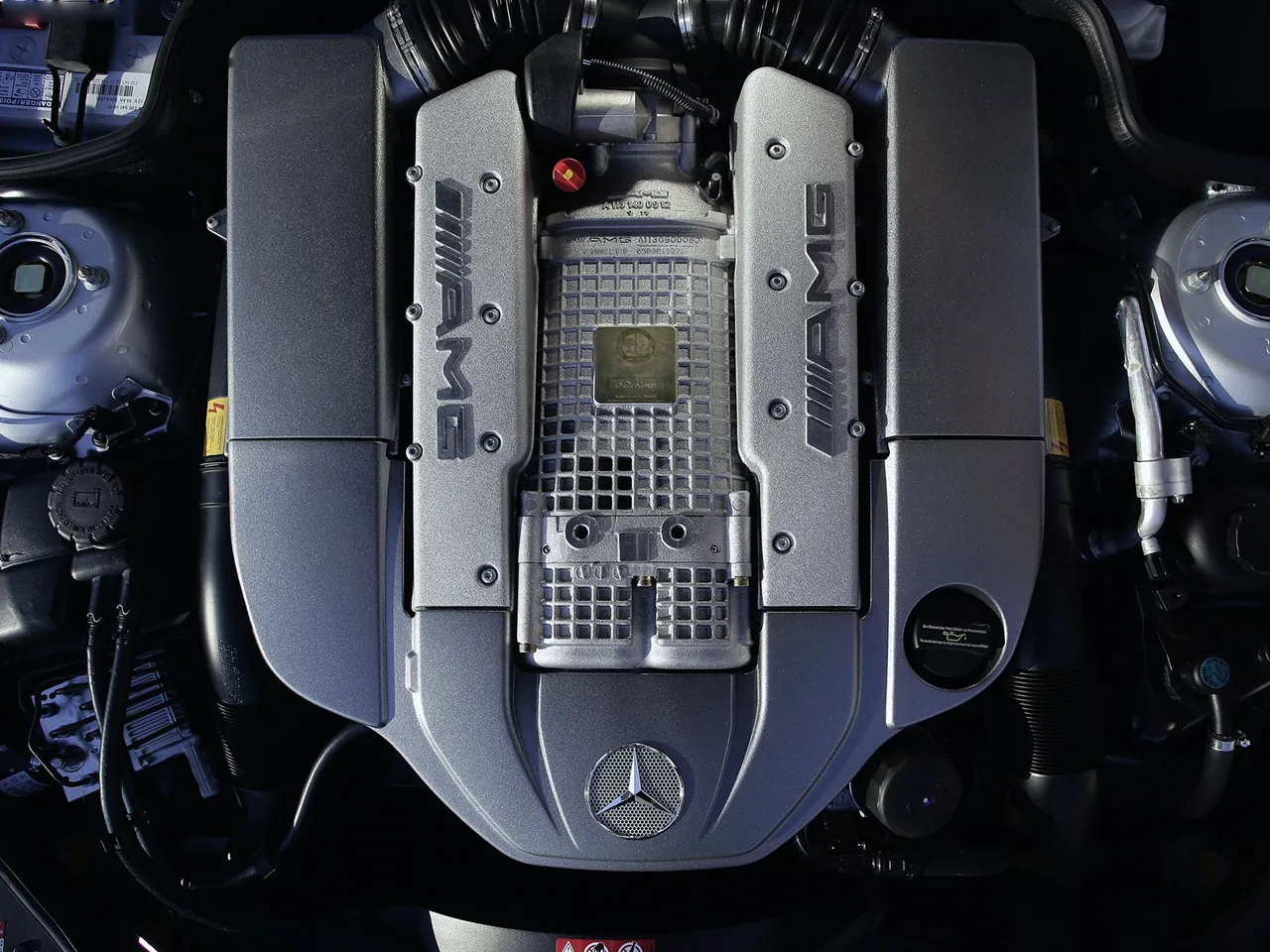 Mercedes-Benz SL 55 AMG (2006) - Engine Bay