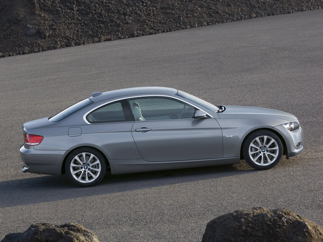 BMW 335i Coupe (2007) – boční profil