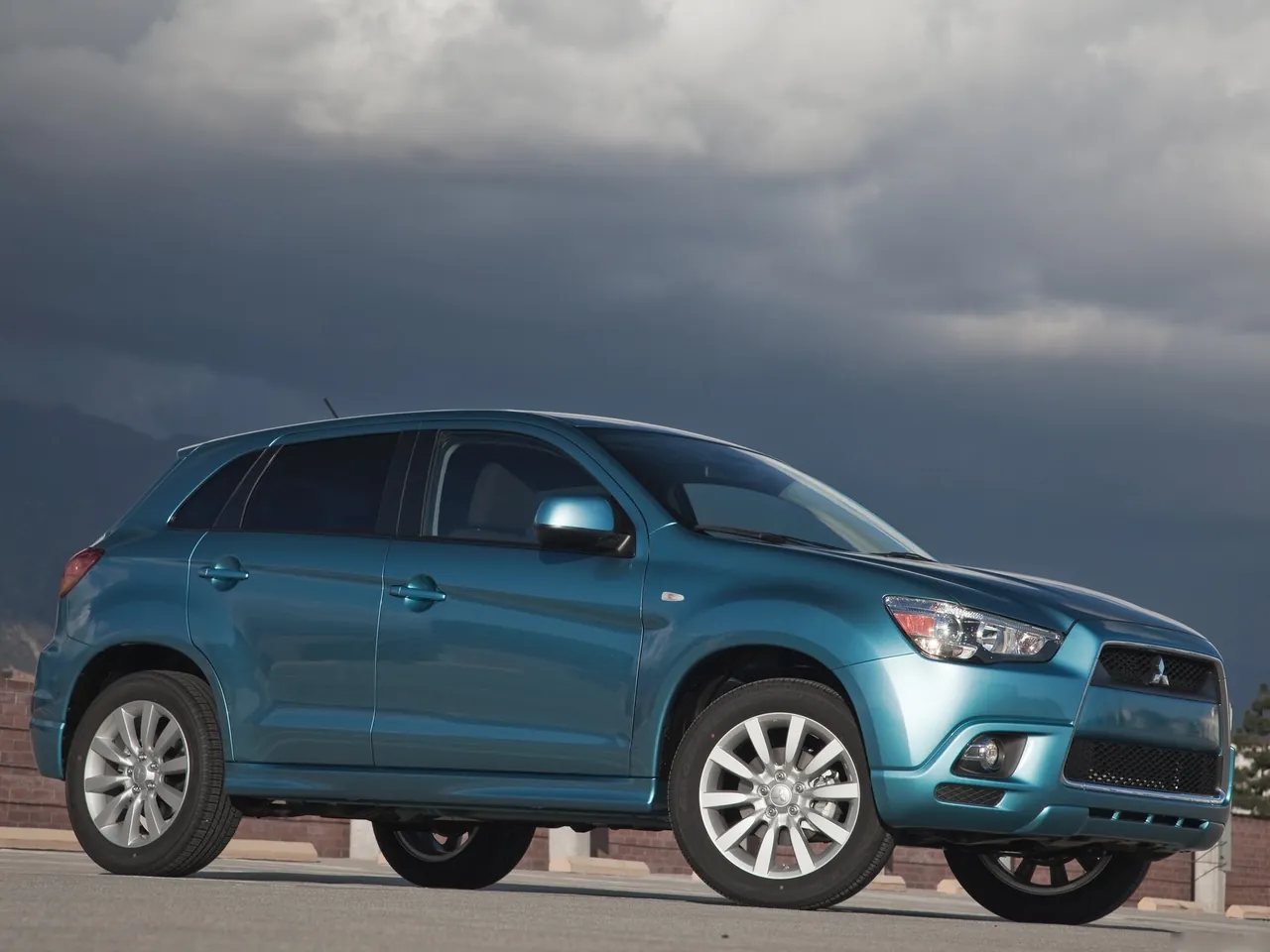 Mitsubishi CUV (2011)