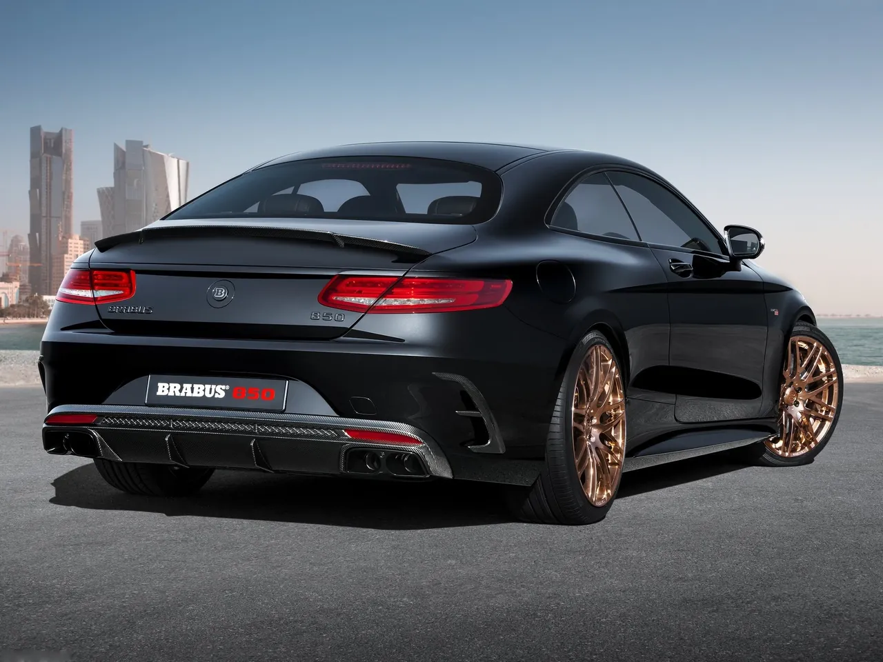 Brabus 850 6.0 Biturbo Coupe (2015) – zadní tříčtvrteční pohled