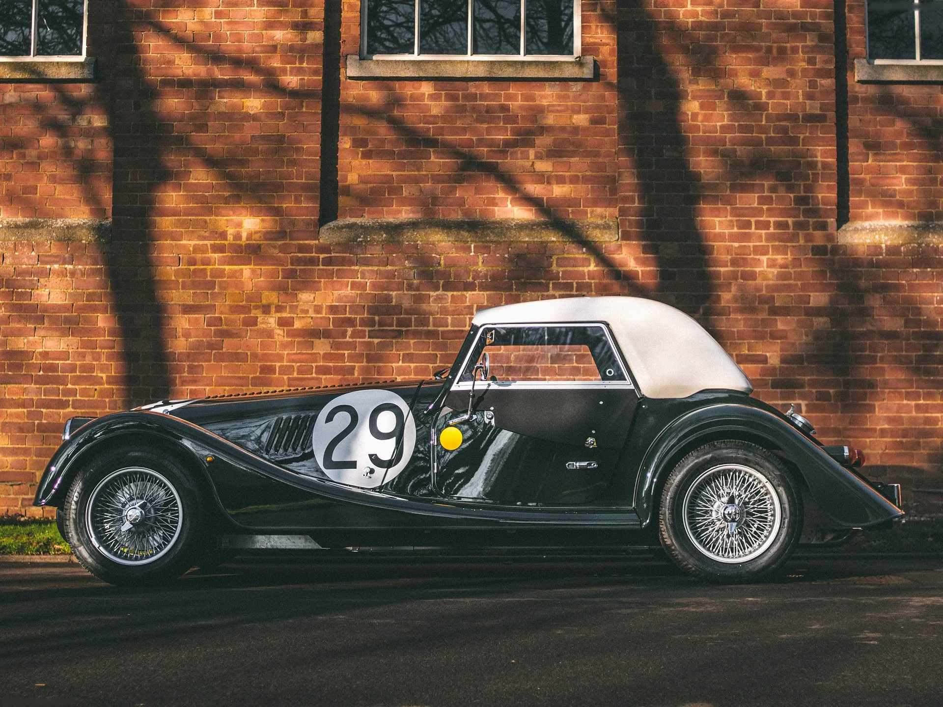 Morgan Plus Four LM62 (2022) – boční profil