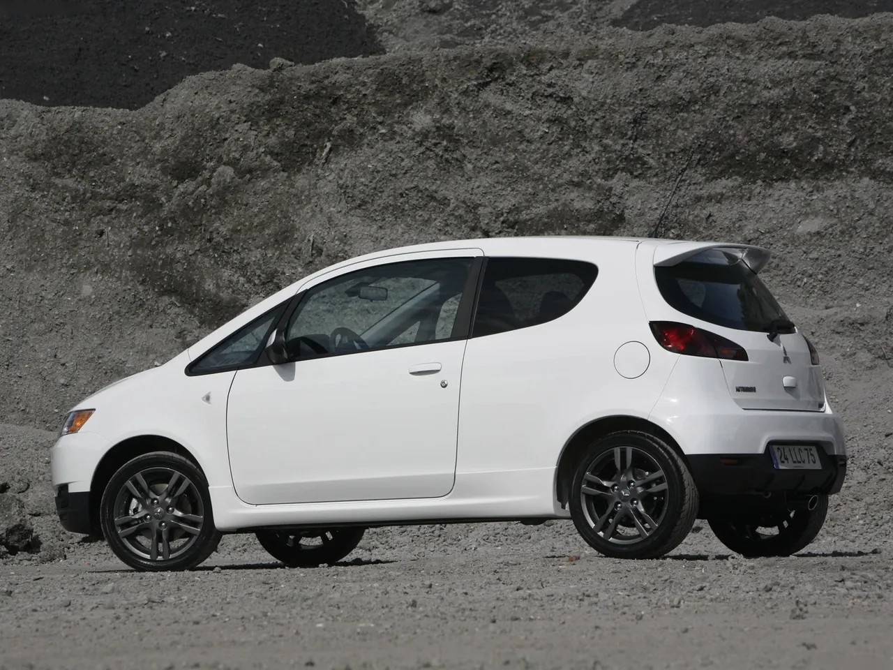 Mitsubishi Colt (2009) – zadní tříčtvrteční pohled