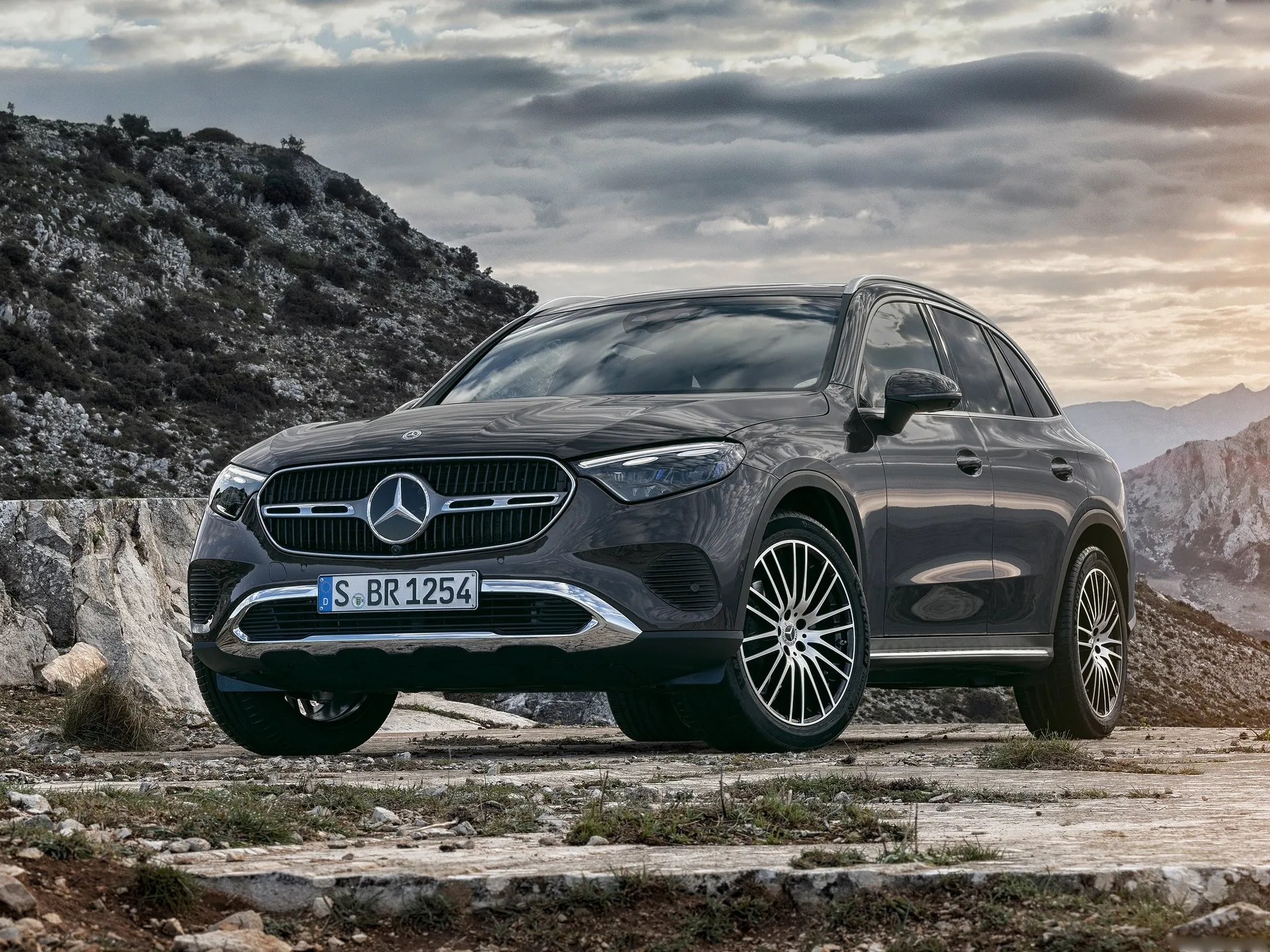 Mercedes-Benz GLC (2023)