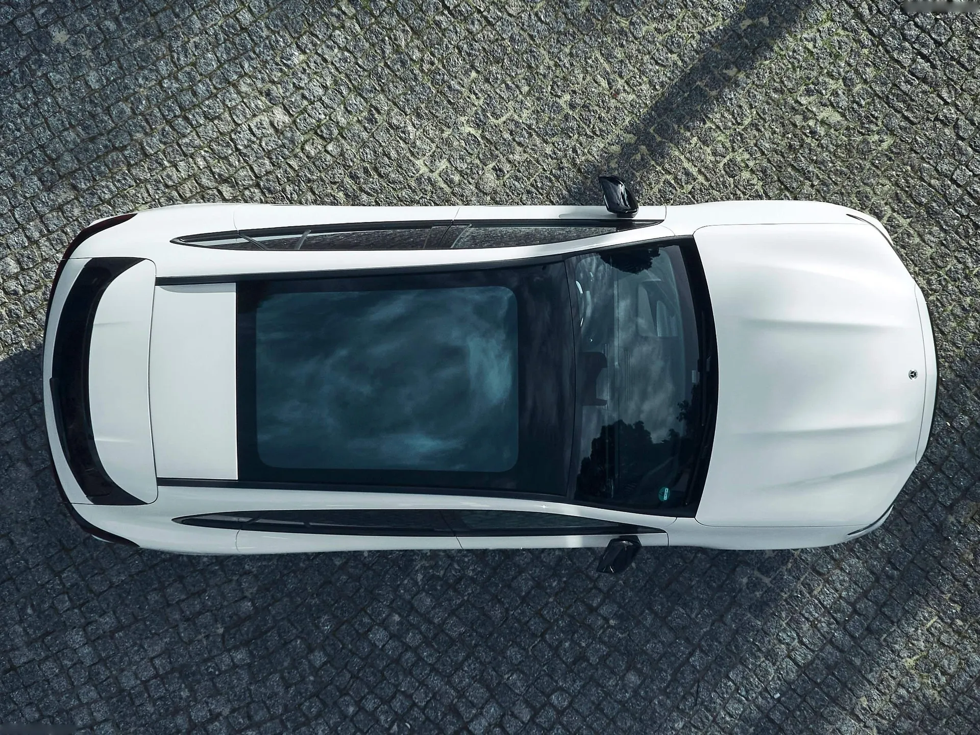 Mercedes-Benz GLC EV (2026) – pohled shora