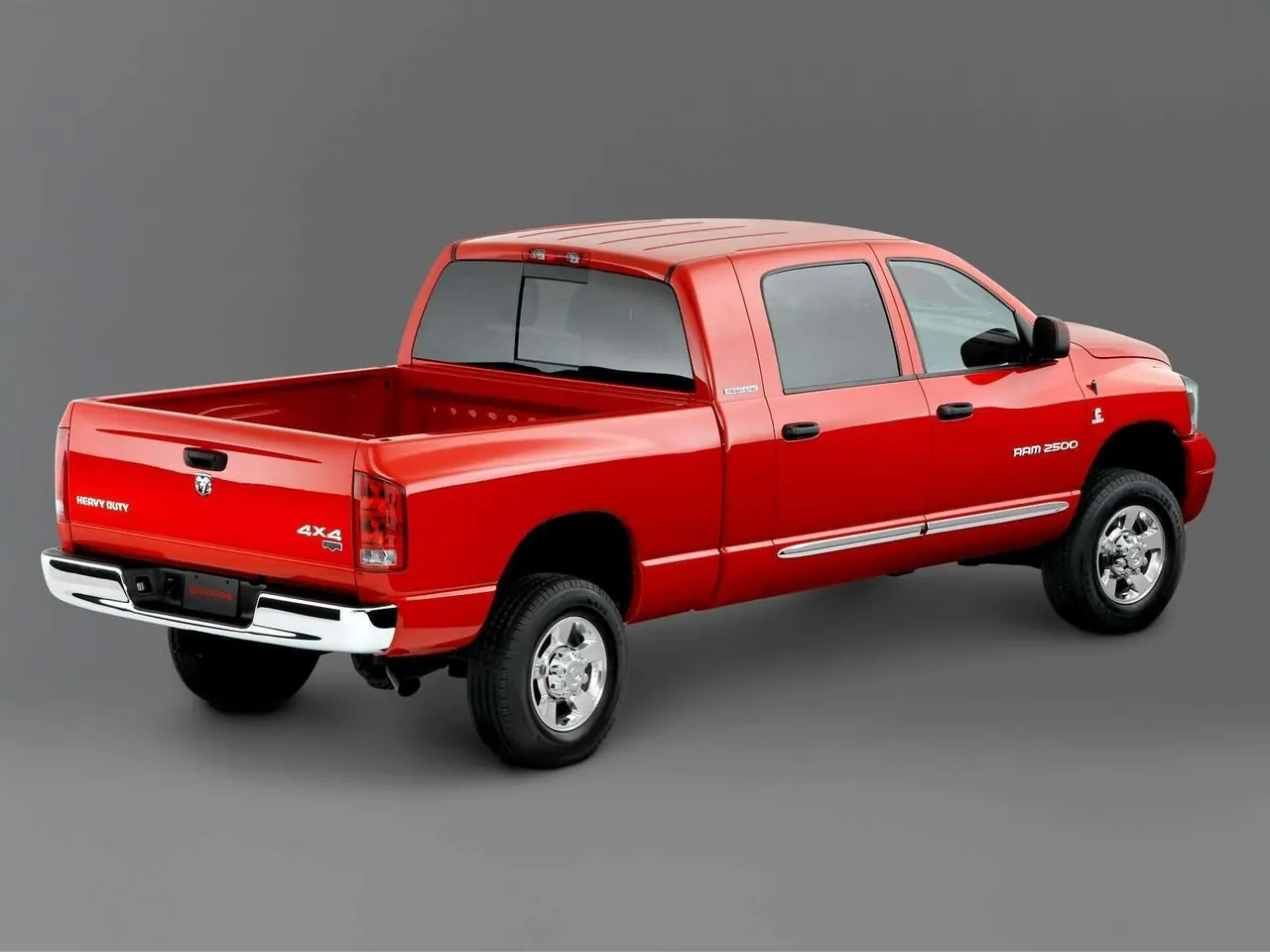 Dodge Ram Mega Cab (2006) – zadní tříčtvrteční pohled