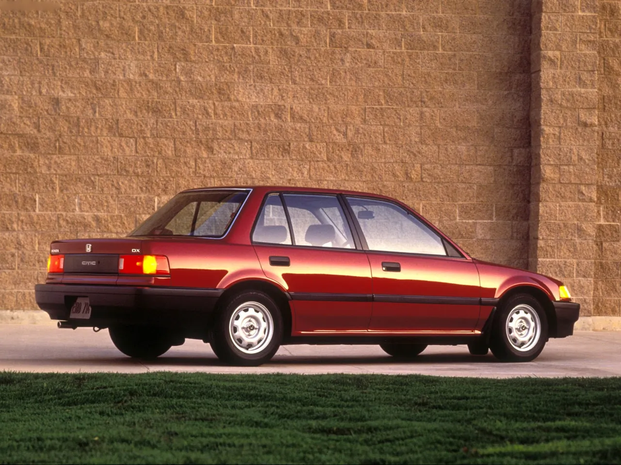 Honda Civic Sedan (1988) – zadní tříčtvrteční pohled