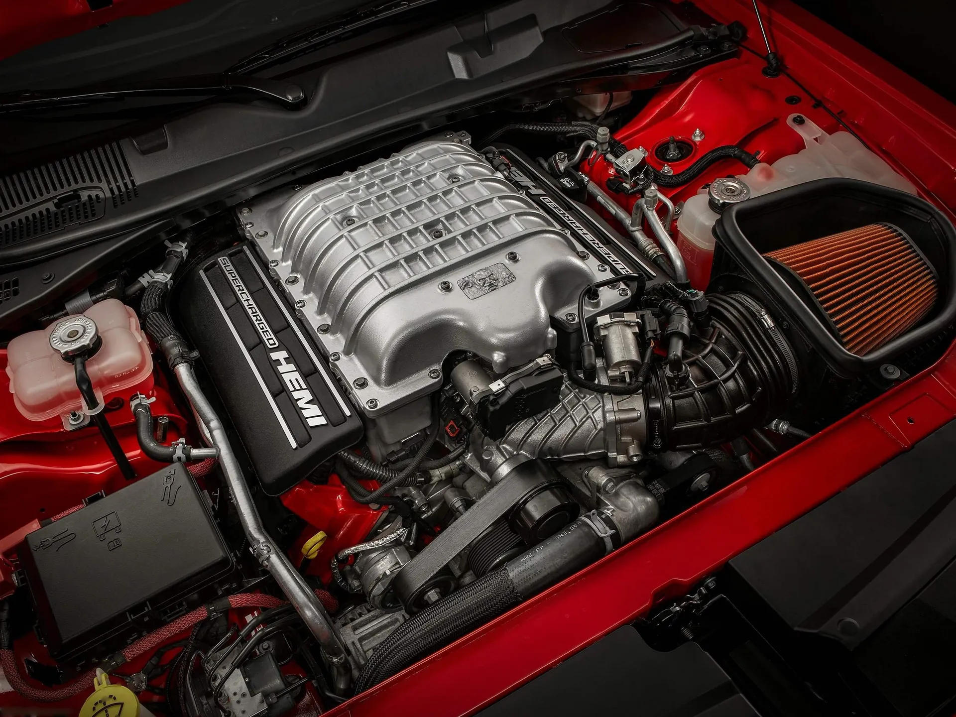 Dodge Challenger SRT Demon (2018) – motorový prostor