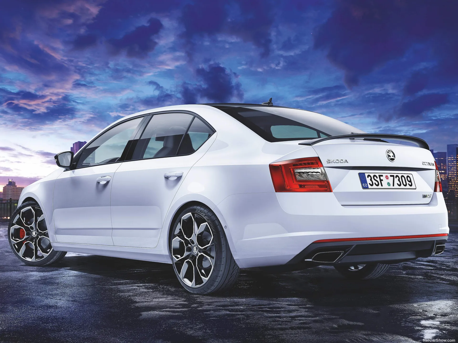 Skoda Octavia RS 230 (2015) – zadní tříčtvrteční pohled