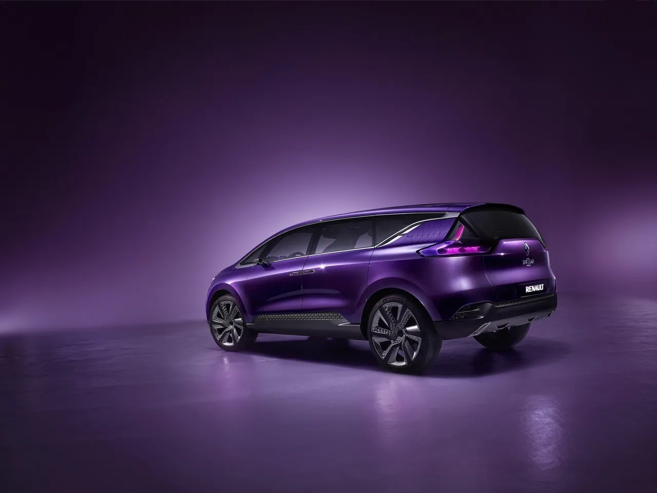 Renault Initiale Paris Concept (2013) – zadní tříčtvrteční pohled