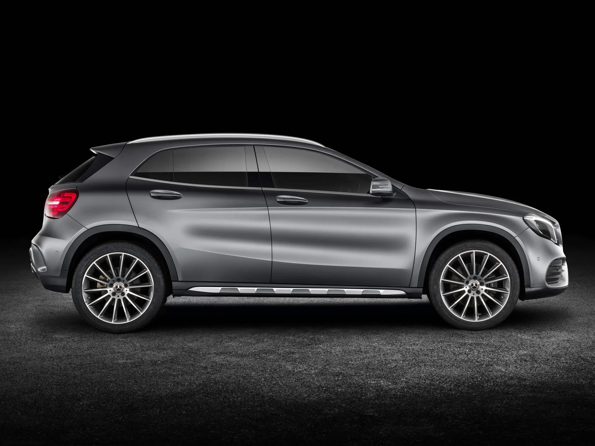 Mercedes-Benz GLA (2018) - Side Profile