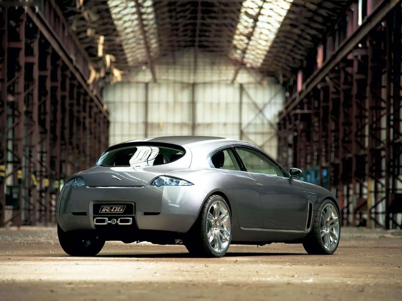 Jaguar RD6 Concept (2003) – zadní tříčtvrteční pohled