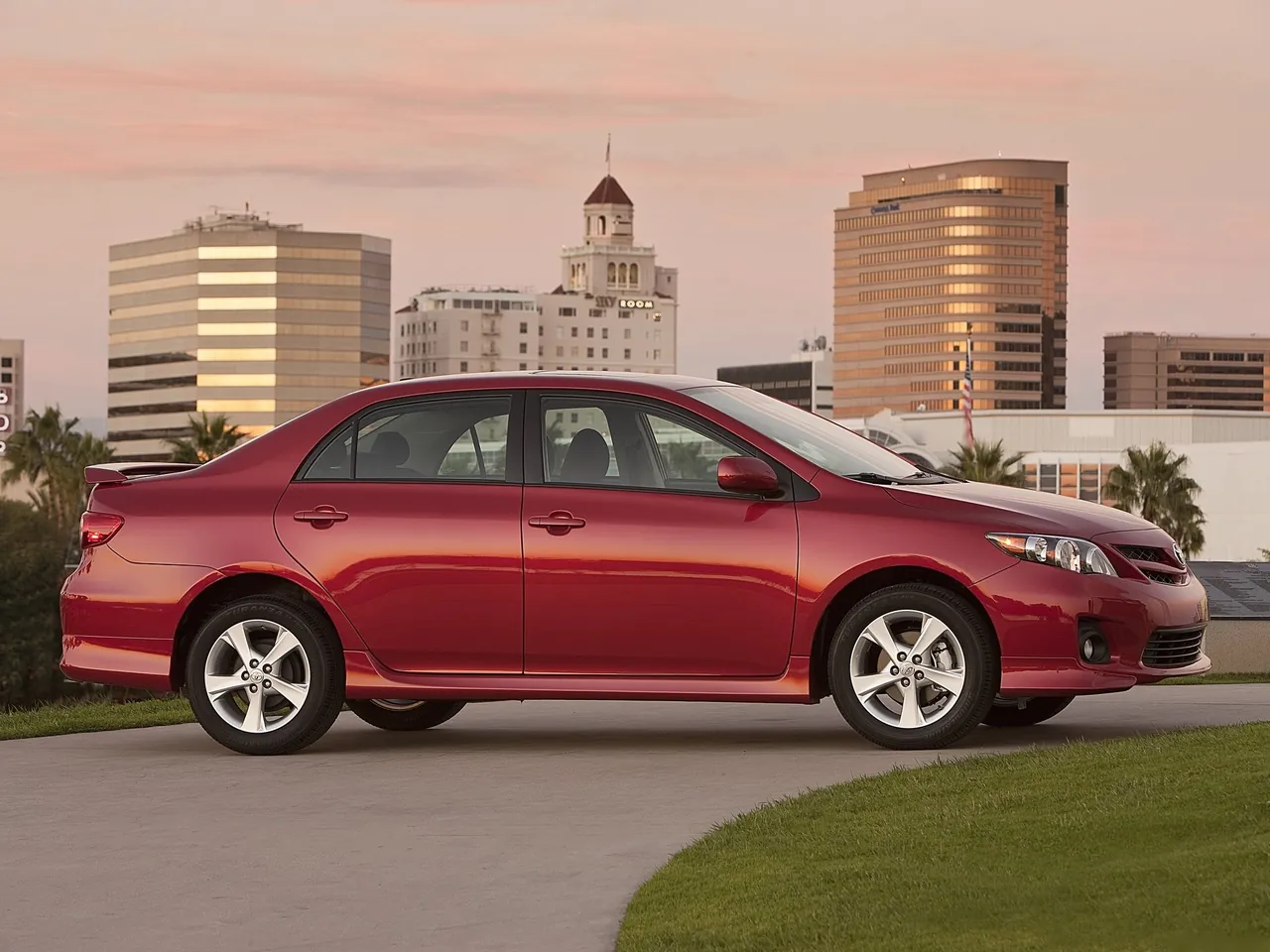 Toyota Corolla (2011) - Side Profile