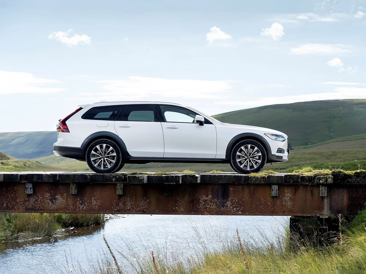 Volvo V90 Cross Country (2020) – boční profil