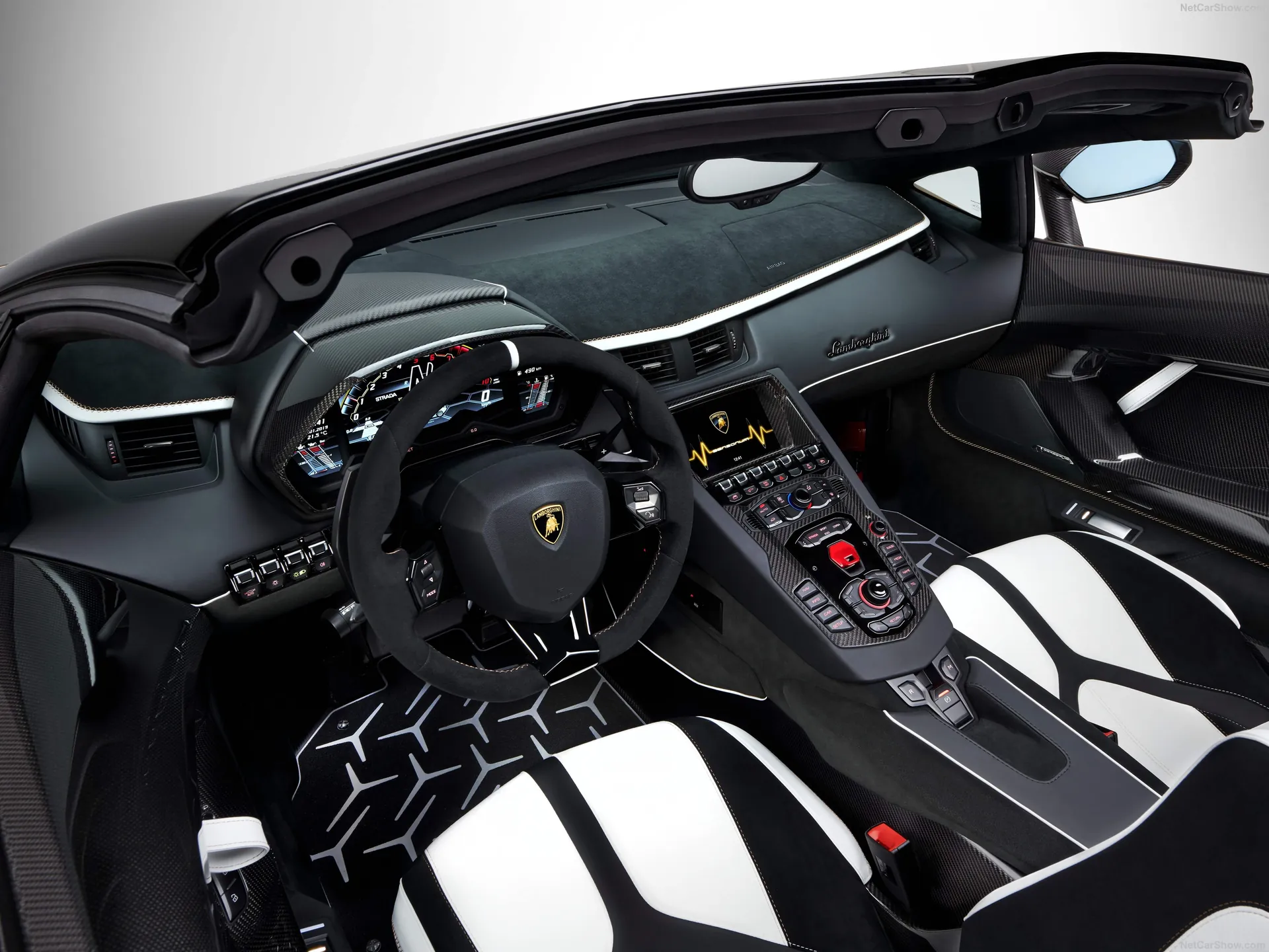 Lamborghini Aventador SVJ Roadster (2020) – interiér