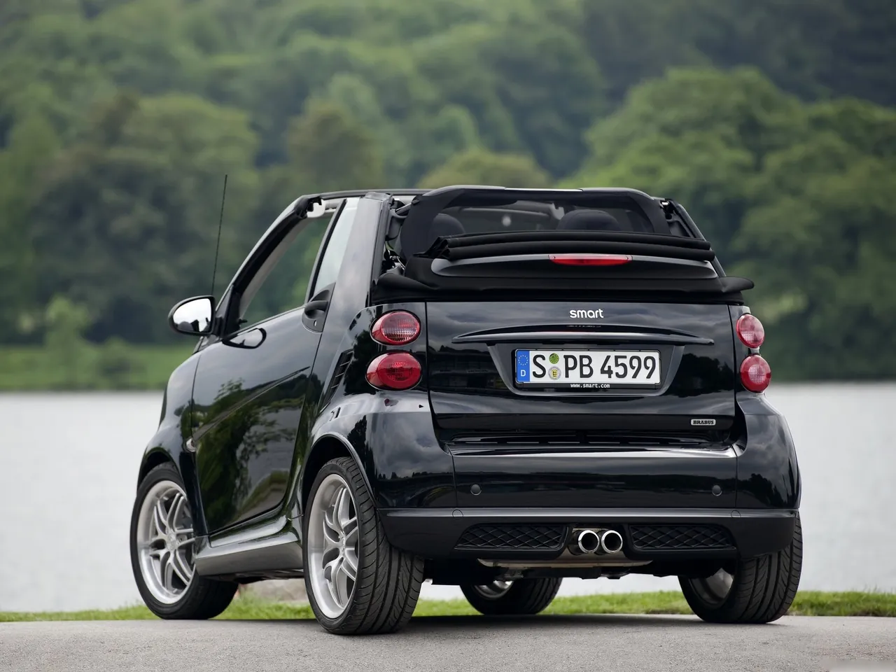 Smart fortwo (2011) – zadní tříčtvrteční pohled