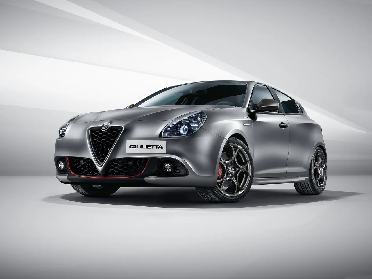 Alfa Romeo Giulietta (2017) - Front Three-Quarter