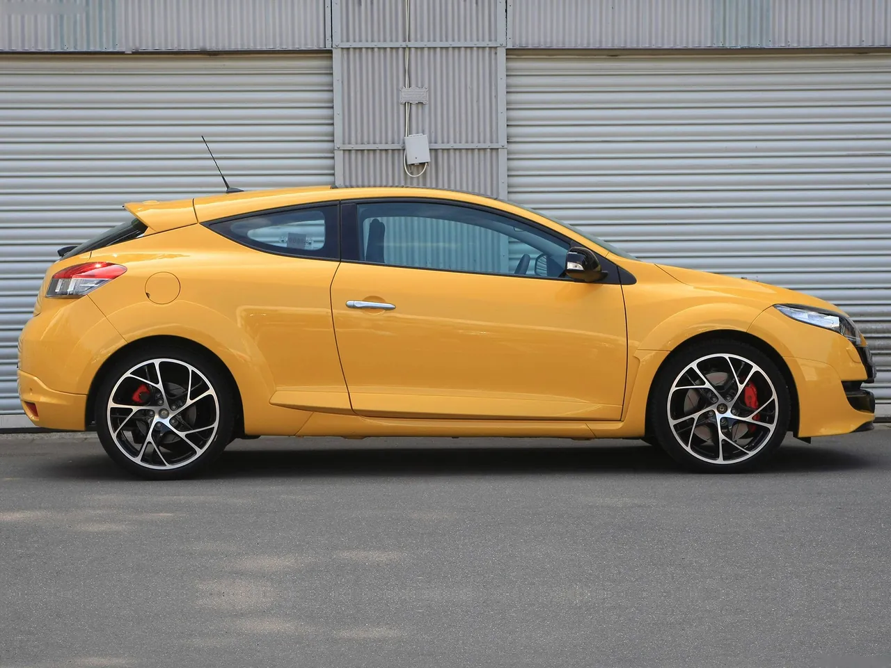 Renault Megane RS (2010) – boční profil