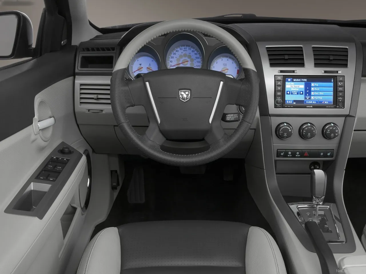 Dodge Avenger RT (2008) – interiér