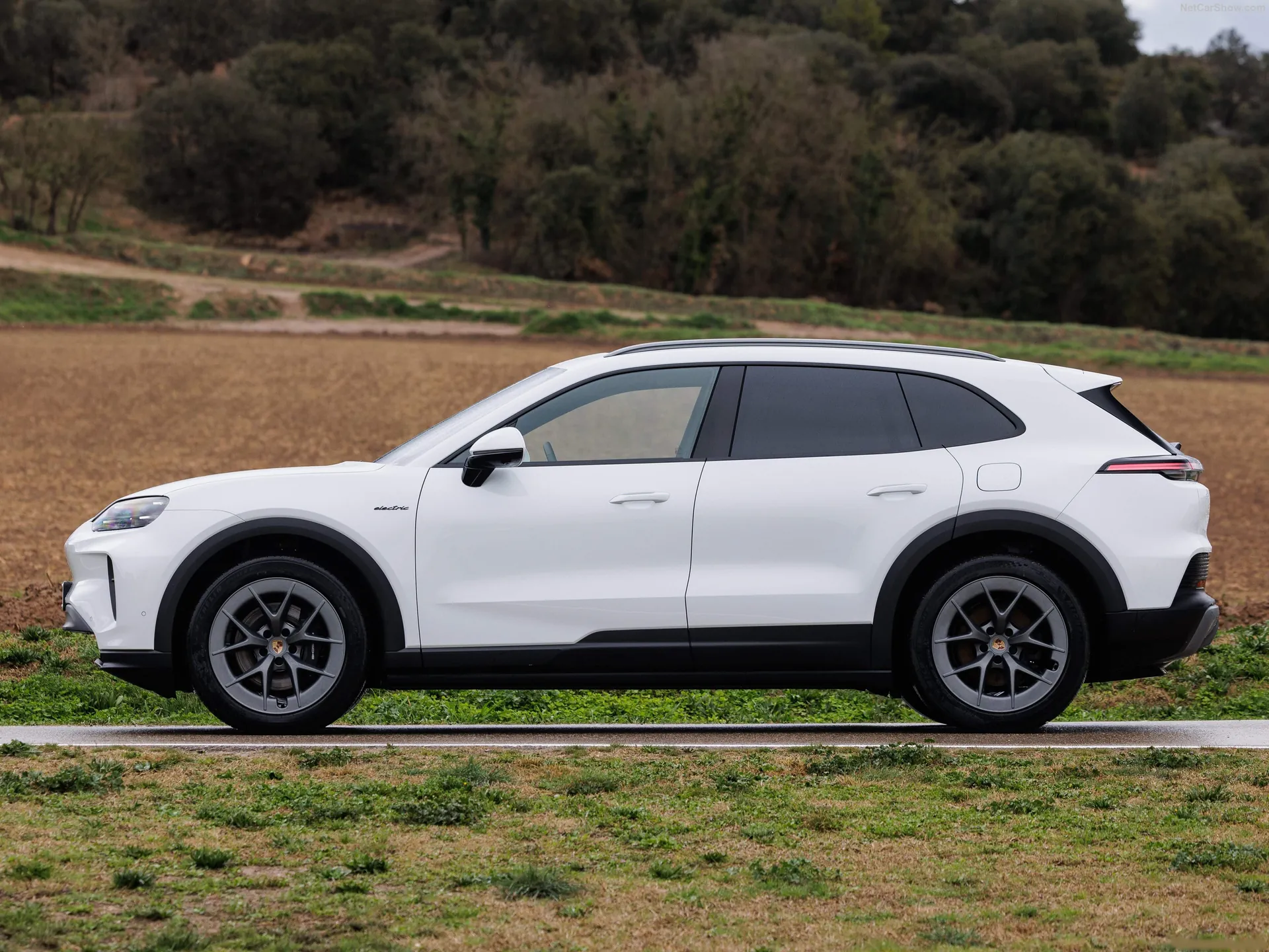 Porsche Cayenne Electric (2026) – boční profil